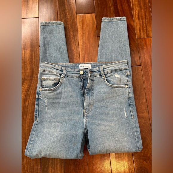 Zara Women’s Jeans Light Wash Distressed Straight skinny Denim- Size 6 - Picture 6 of 7